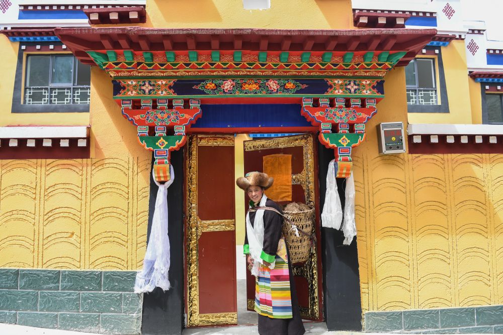够大！西藏农牧民人均住房41.5平方米.jpg